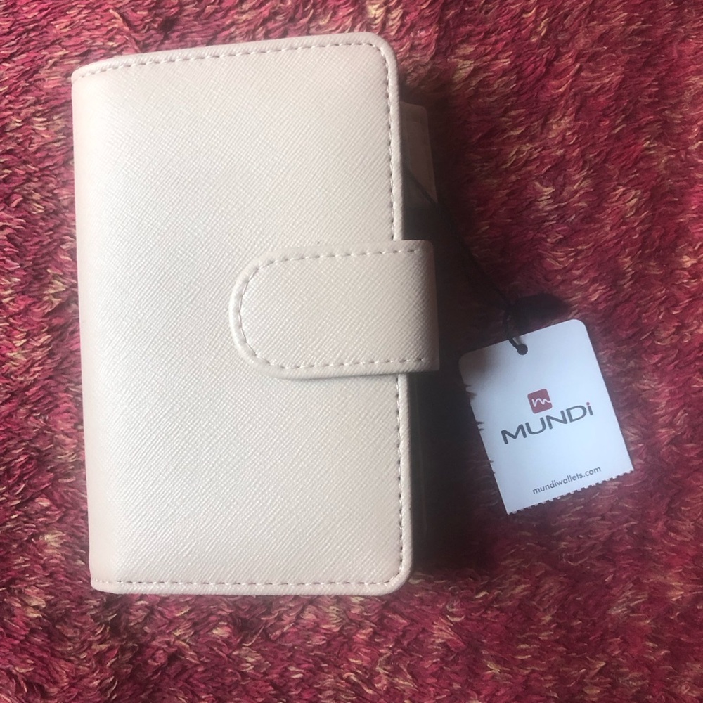 ❤️NWT Mundi Wallet Beige Salmon